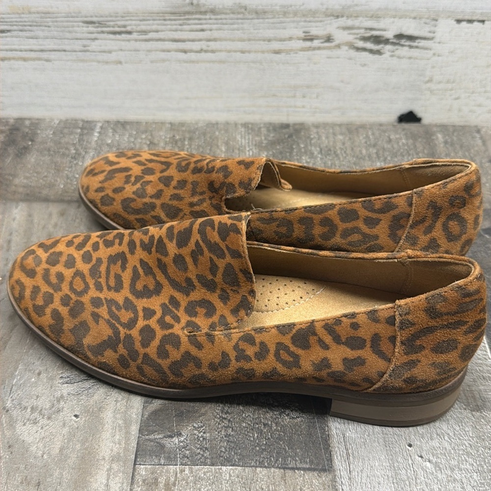 Women’s Clarks Leopard print leather shoes 6.5 m